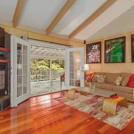 Hau'Oli Place Tiki Cottage In Volcano Bagian luar foto