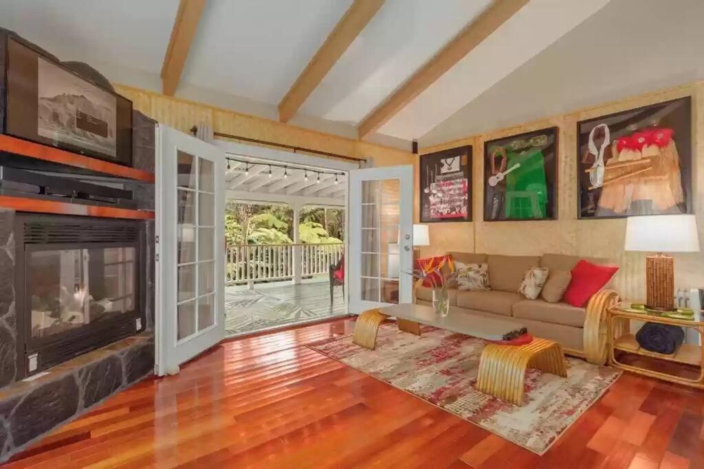 Hau'Oli Place Tiki Cottage In Volcano Bagian luar foto