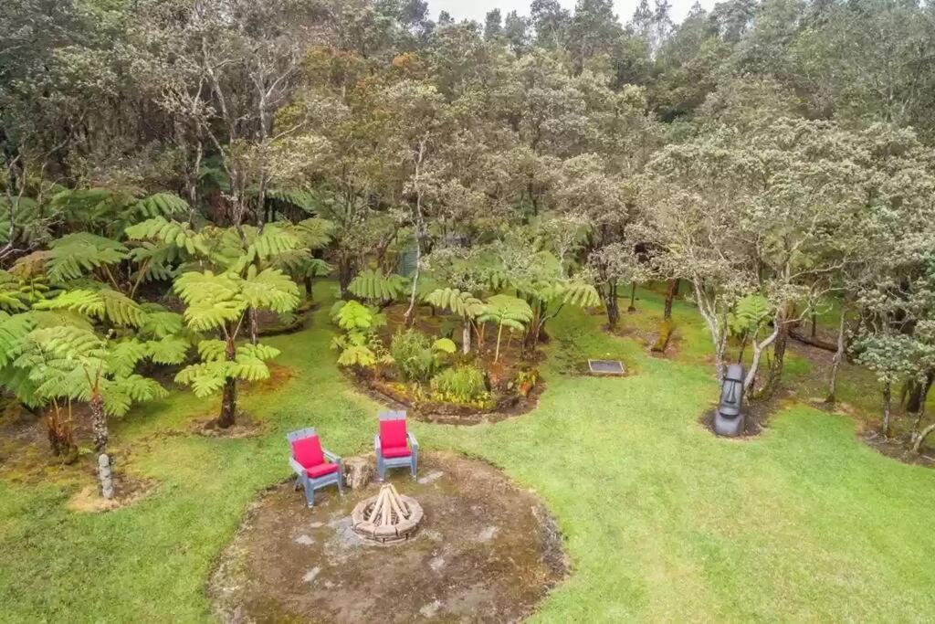 Hau'Oli Place Tiki Cottage In Volcano Bagian luar foto