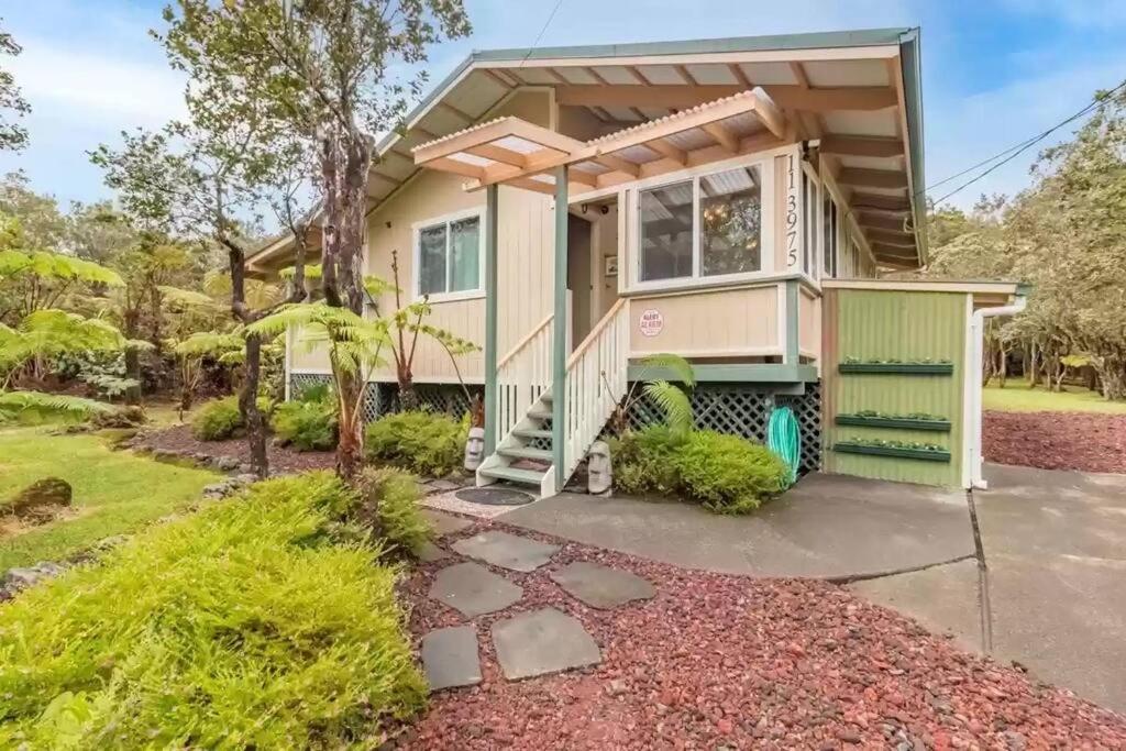 Hau'Oli Place Tiki Cottage In Volcano Bagian luar foto